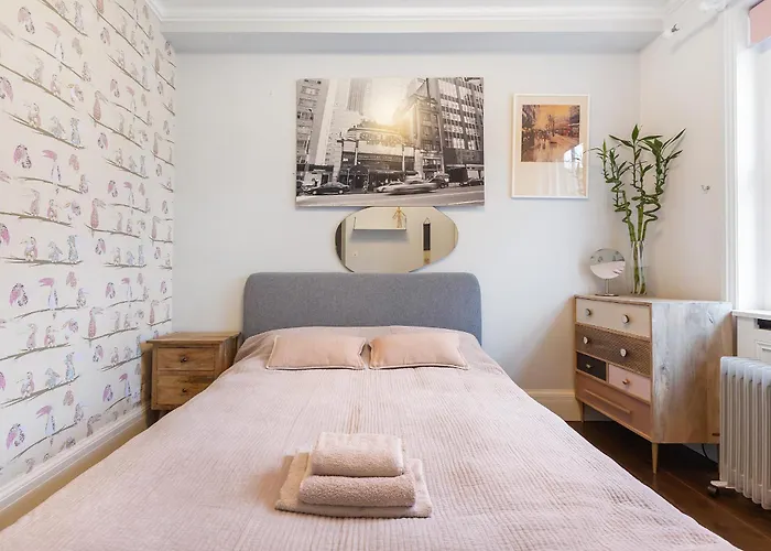 Luxurious Apartment In Kensington